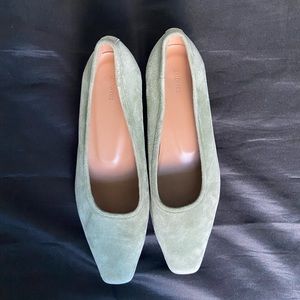 Low heel mint-colored shoes